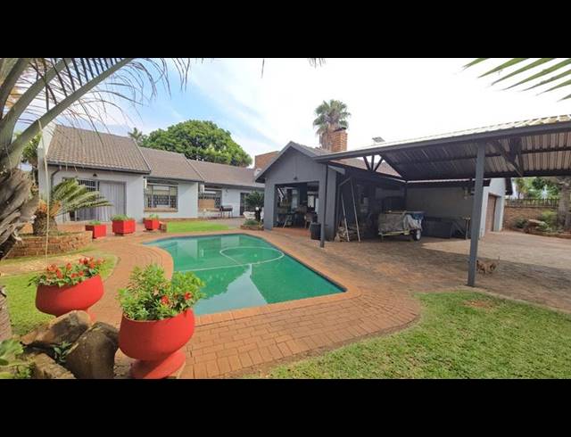 5 BEDROOM HOUSE FOR SALE IN KARENPARK